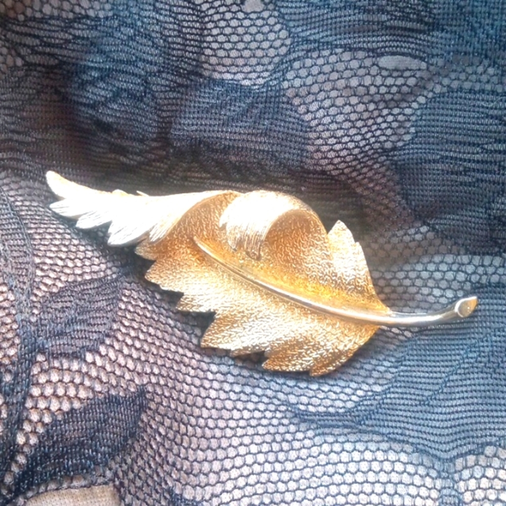CORO Vintage Leaf Form Gold Tone Metal Brooch